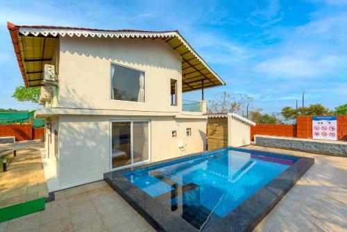Villa Saffronstays Coral Hues