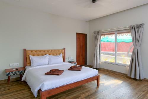Villa Saffronstays Coral Hues