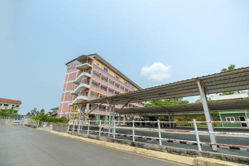 Hotel Oyo 762 Chompoo