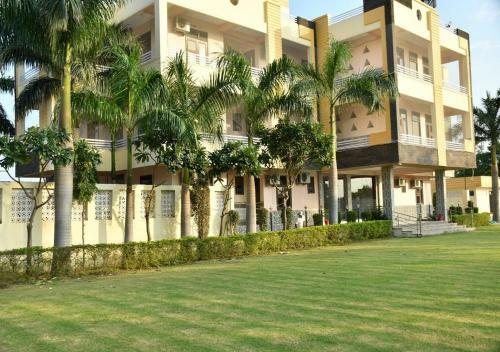 Hotel S K Resort & Marriage Garden