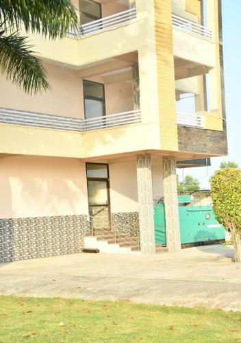 Hotel S K Resort & Marriage Garden