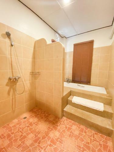 Hotel Khanom Sea Beach Resort