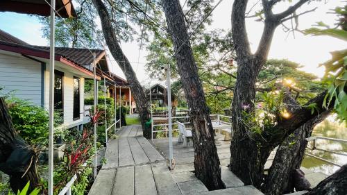 Hotel Moon River Resort Phimai