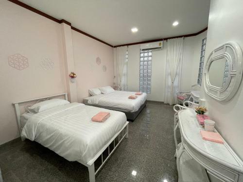 Villa Minimal House Phichit