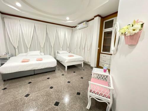 Villa Minimal House Phichit