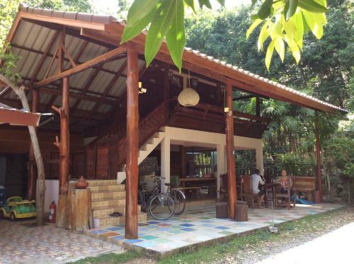 Settee Homestay