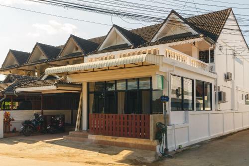 Yindee Home & Cafe