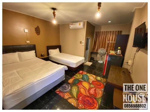 Hostal The One House