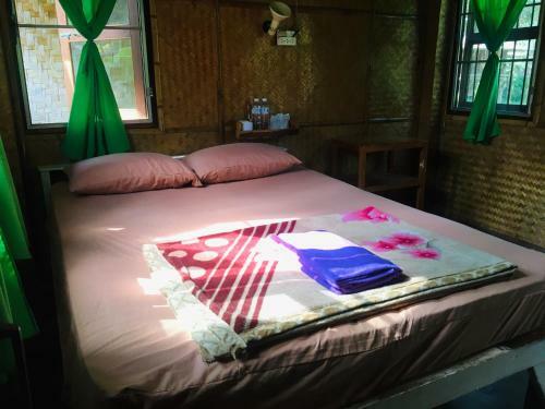 Golden Hut -chill Bungalows In Town??????????