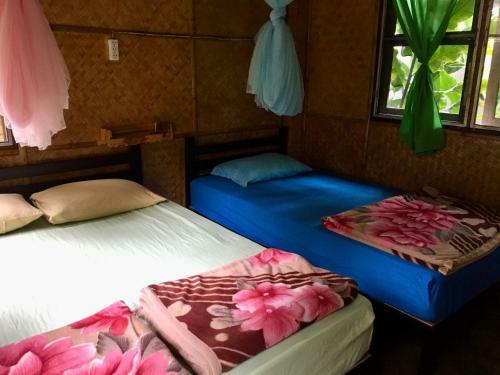 Golden Hut -chill Bungalows In Town??????????
