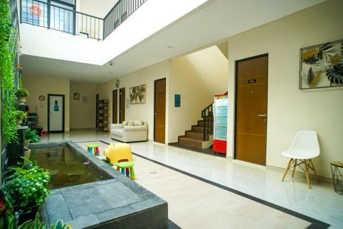 Sans Hotel Box Mansion Surabaya