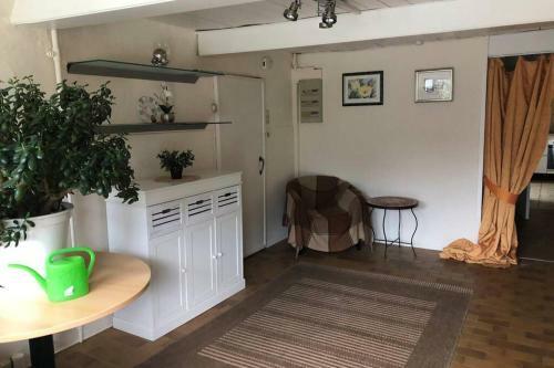 Gro�z�giges Reetdachhaus An Der Nordsee