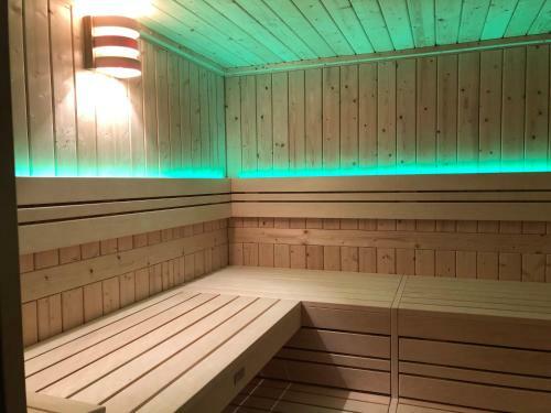 Gro�z�giges Reetdachhaus An Der Nordsee