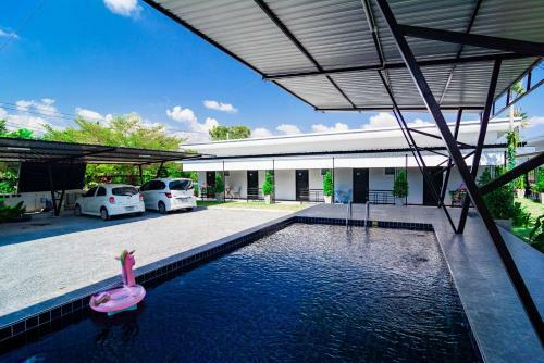 Hotel Vaccinated Staff - Oyo 533 Runya Poolvilla