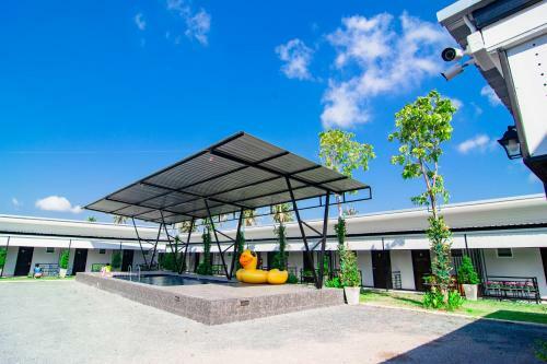 Hotel Vaccinated Staff - Oyo 533 Runya Poolvilla
