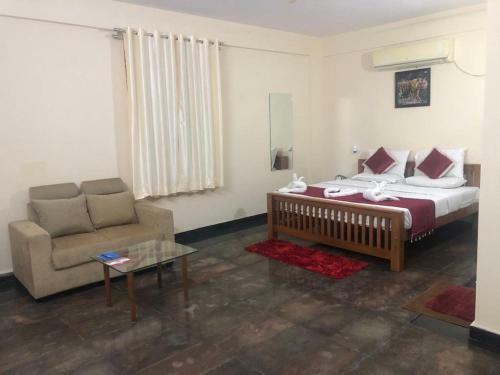 Hotel Mayura Pavithra Yediyur