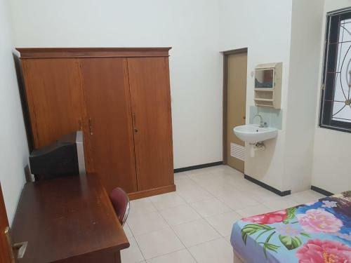 Hostal Cc 1 Guest House Putri