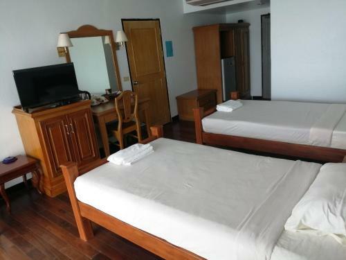 Hotel Jansom Beach Resort