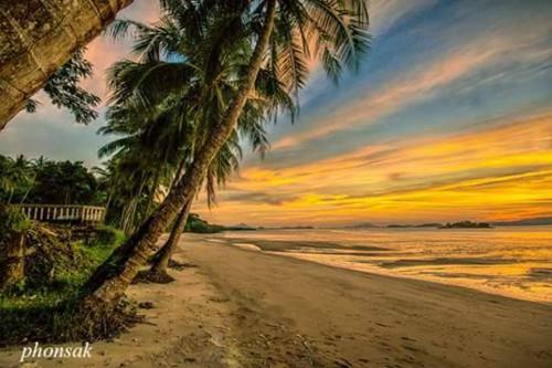 Hotel Jansom Beach Resort
