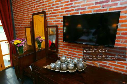 Hotel Love Bridge House ????????????