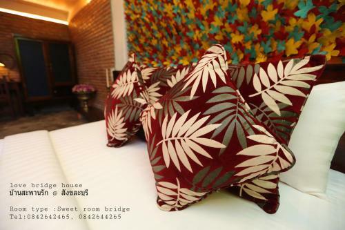 Hotel Love Bridge House ????????????