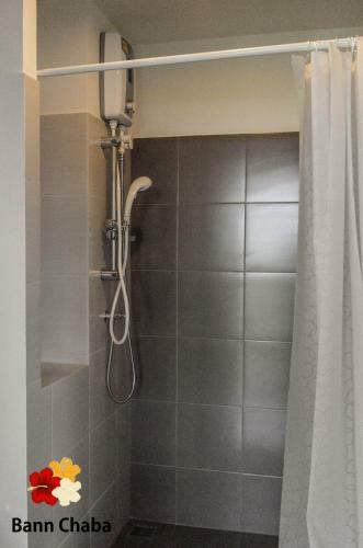 Apartamento Bann Chaba Hostel