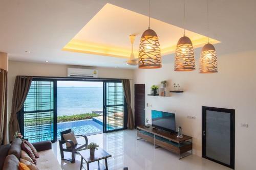 Koh Sirey Beachfront Pool Villa