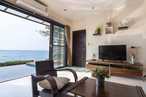 Koh Sirey Beachfront Pool Villa