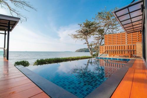 Koh Sirey Beachfront Pool Villa 2 Bedrooms
