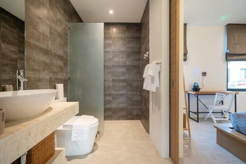 La Belle Pool Villa Phuket - Tropical Modern Living