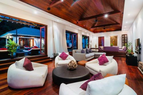 D-lux 4 Bed Sea View Villa With Private Beach