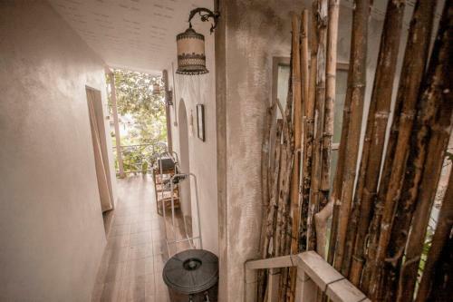 Hostal Happy Yogi Huts