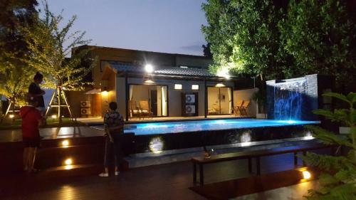Canvas Family Home