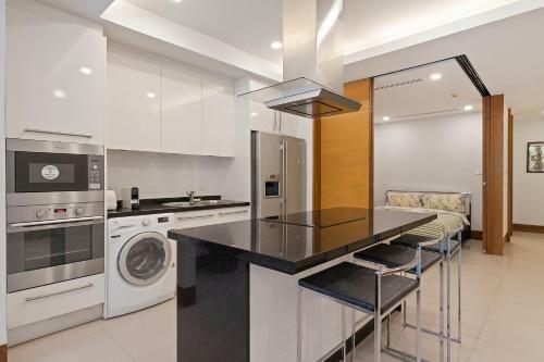 Pearl Of Naithon - Beachfront Apartments