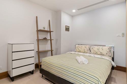 Pearl Of Naithon - Beachfront Apartments