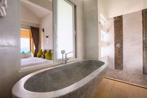 6 Bedroom Luxury Villa Moon