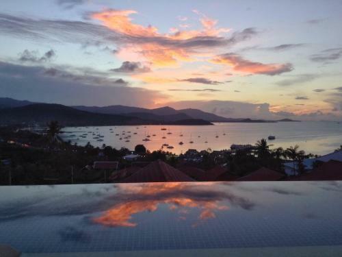 3 Bedroom Sunset Sea View Apartment Bangrak (hm)