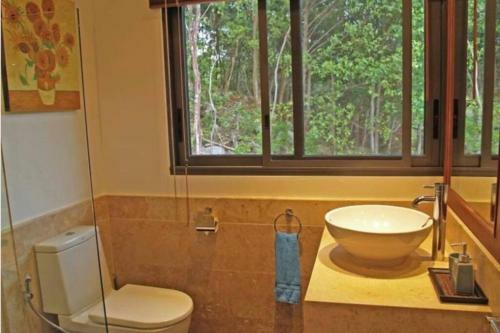5 Bedroom Sea View Villa With Waterslide