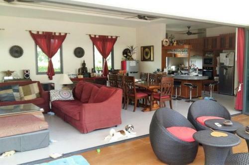 4 Bedroom Villa 4 ~ 30 Seconds Walk To The Beach