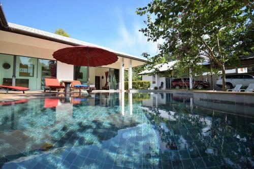 4 Bedroom Villa 4 ~ 30 Seconds Walk To The Beach