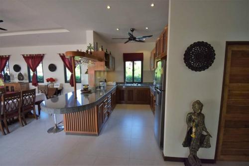 4 Bedroom Villa 4 ~ 30 Seconds Walk To The Beach