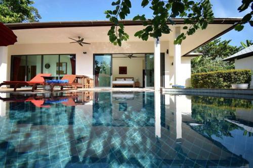 4 Bedroom Villa 4 ~ 30 Seconds Walk To The Beach