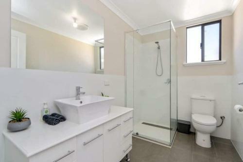Executive Cottage Must Pay On Arrival Or Call Ahead Wifi Tv Only