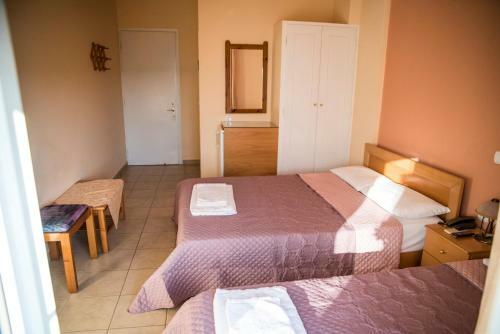 Hostal Zoumboulis Rooms