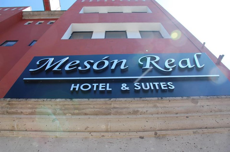 Mes�n Real Hotel & Suites