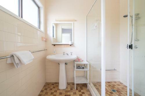 Retro Beach Shack Semi Detached, 2 Min Walk To Beach - Wattle