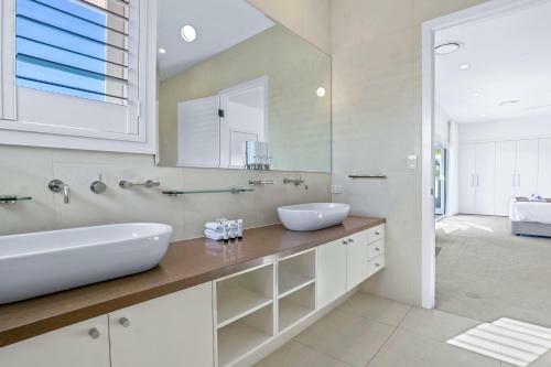 Elegance On The River, Noosa Waters