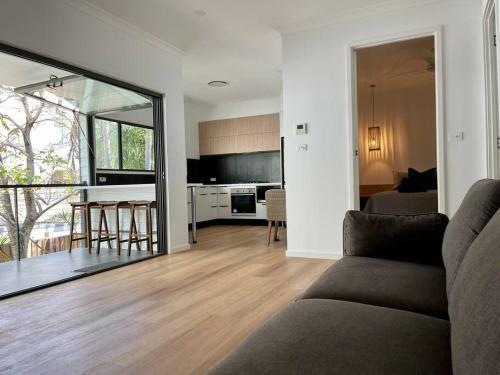 Apartamento New 2 Bedroom Unit With River Views