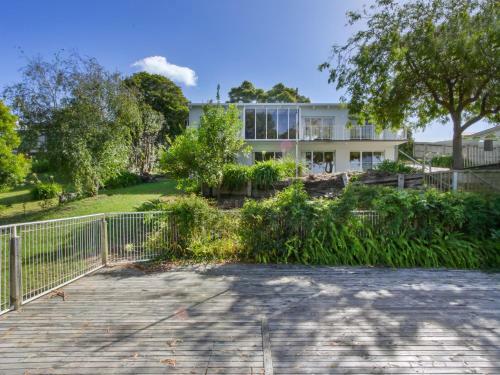 Newlands Drive Waterfront With Jetty