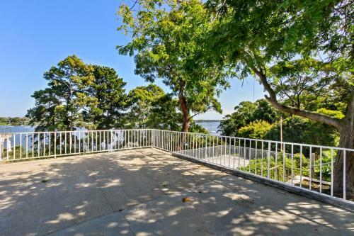 Newlands Drive Waterfront With Jetty